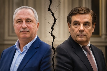 Hugo Passalacqua a la izquierda y Carlos Rovira a la derecha, separados por una grieta vertical sobre un fondo beige.