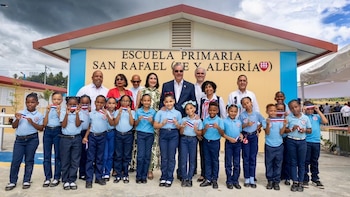 Presidente Abinader inaugura escuela que