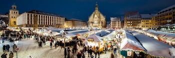 La región de Baviera conserva uno de los mercados navideños más antiguos de Alemania, con raíces documentadas desde el siglo XVI y un casco histórico que renació de la destrucción bélica. (Christkindlesmarkt/ Uwe, Niklas)