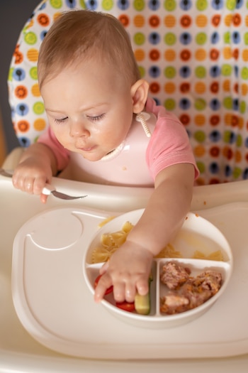 Bebés comiendo, infancia temprana