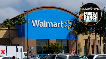 Walmart retiró un popular condimento de algunas sucursales por riesgo de Salmonella