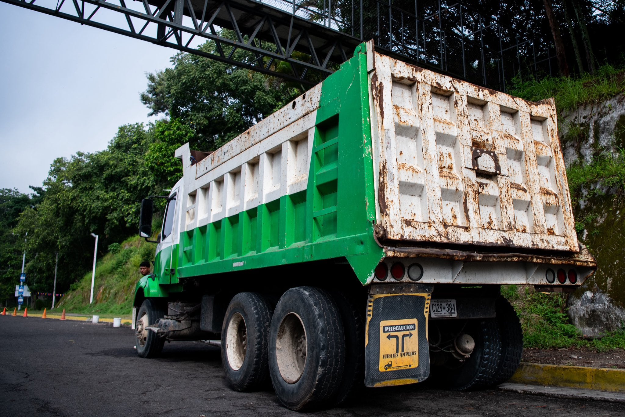 El 30 por ciento de los vehículos pesados evaluados no aprobó la primera revisión técnica obligatoria por fallas mecánicas. (Foto: VMT)