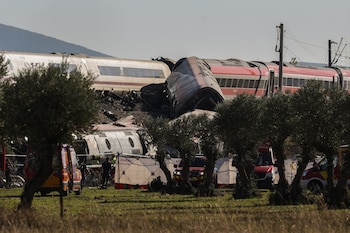 Agentes de los Servicios de Emergencias trabajan en el lugar de los hechos, a 28 de octubre de 2026, en Urda, Toledo. (Alejandro Martínez Vélez / Europa Press)