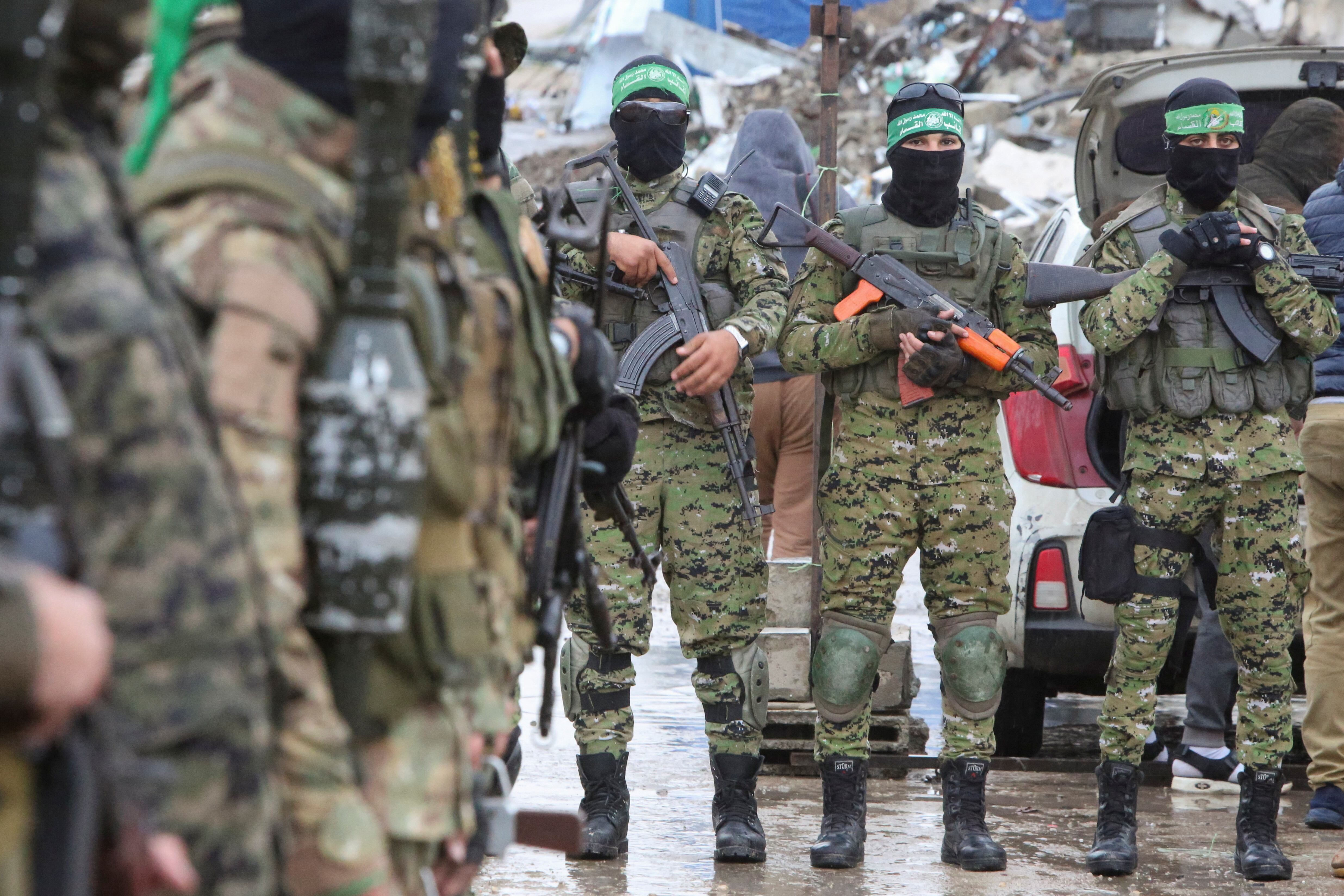 El grupo terrorista Hamas terminó de movilizar a los rehenes a tres lugares en Gaza antes de su liberación (REUTERS/ARCHIVO)