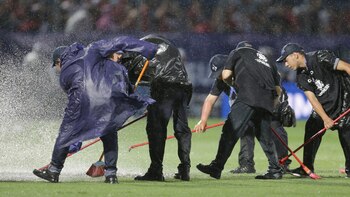 Los auxiliares quitaron el agua