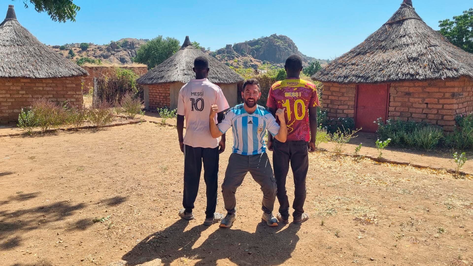 Mencionar a Maradona y Messi más de una vez lo rescató de alguna situación dificil.