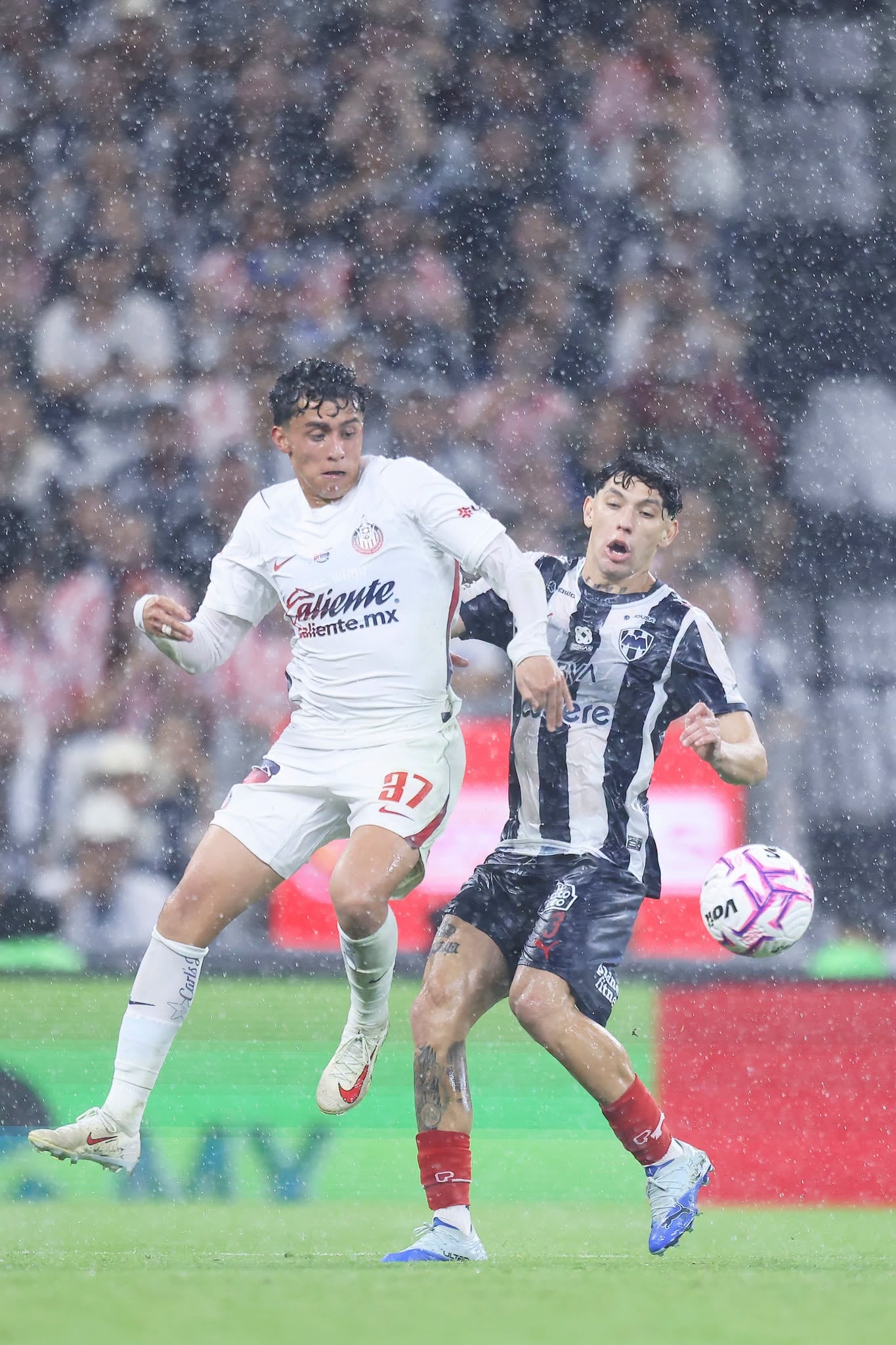 Guadalupe, Nuevo León, 24 de octubre de 2026. , durante el partido correspondiente a la jornada 14 del torneo Apertura 2026 de la Liga BBVA MX, entre los Rayados del Monterrey y las Chivas Rayadas del Guadalajara, realizado en el estadio BBVA. Foto: Imago7/ Ricardo A. Rodríguez