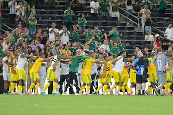 Jugadores de Sudáfrica celebran al final este miércoles, de un partido del grupo A del Mundial de la FIFA 2026 entre Sudáfrica y Corea del Sur en el estadio BBVA en Monterrey (México). EFE/ Miguel Sierra