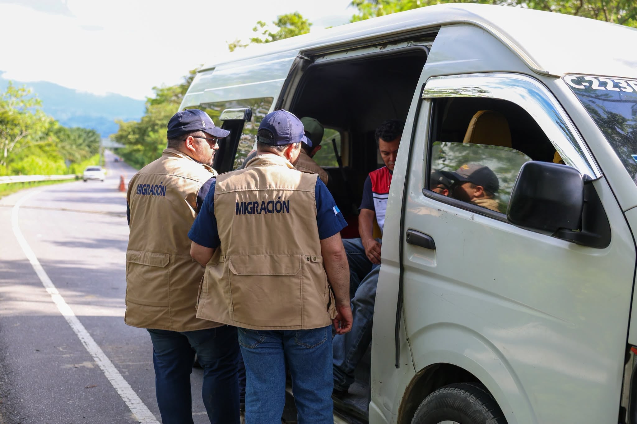 El Instituto Guatemalteco de Migración identificó a 250 hondureños en tránsito regular y ordenó a otros 106 abandonar el país en 24 horas. (Instituto Guatemalteco de Migración)