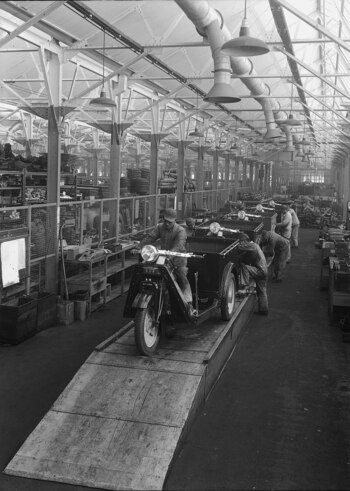 La reconstrucción de Mazda tras la bomba atómica - Mazda Go - Producción