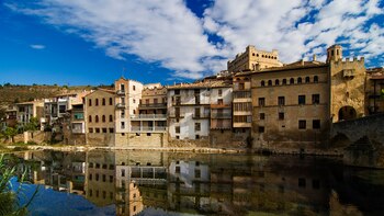 Los mejores pueblos de Teruel para ver el eclipse solar total del 12 de agosto: enclaves medievales y senderismo por doquier