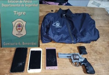 Se incautaron relojes teléfonos un