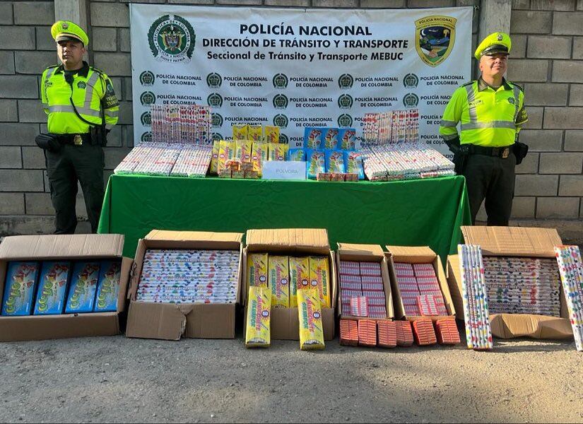 Comerciantes y vendedores informales del mercado público reciben capacitación sobre los riesgos del uso de pólvora - crédito Policía Nacional.