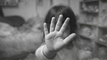 El Salvador: Capturan a mujer por presuntamente generar material pornográfico infantil