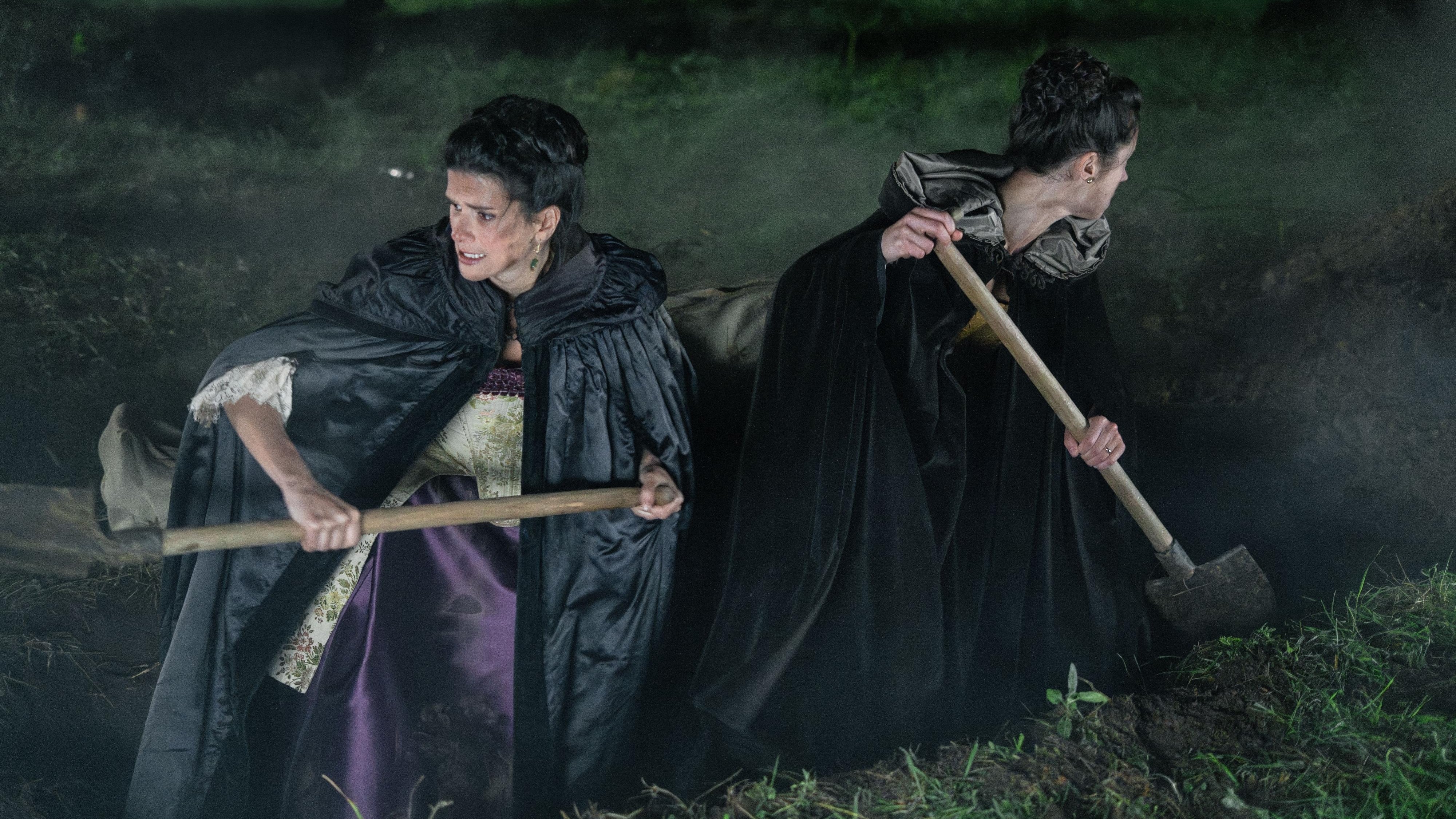Victoria y Mercedes se disponen a enterrar a Dámaso en 'Valle Salvaje' (RTVE).