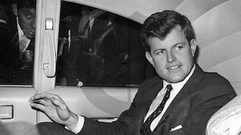 Con discursos y reuniones de