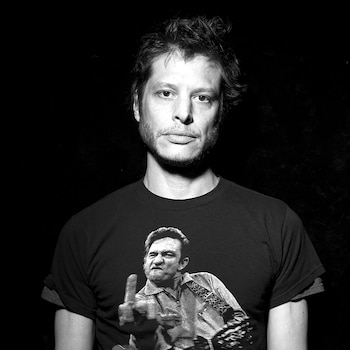 Elenco de la cinta sigue