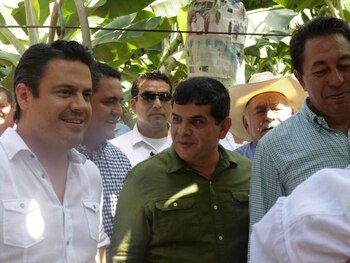 Tres sujetos entraron a su