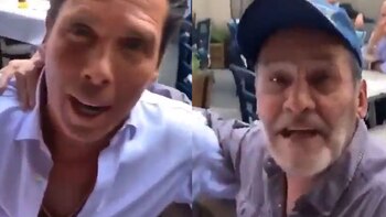 Roberto Palazuelos junto al ex