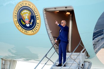 Joe Biden llega al aeropuerto