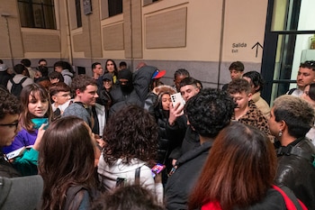 Bb Trickz, rodeada de sus