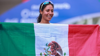 Marchista mexicana iba a romper récord de atletismo pero un acto patriota lo evitó