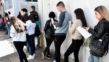 Entre las opciones analizadas está la formación dual, que integra el aprendizaje en centros educativos con prácticas en empresas.