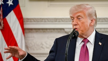 Trump tacha de "fraudulenta" la consulta por el rediseño de los distritos de Virginia tras la victoria demócrata