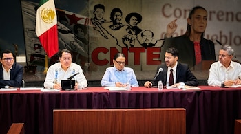 CNTE concluye mesa de diálogo sin acuerdos ni fecha para reunión con la presidenta.