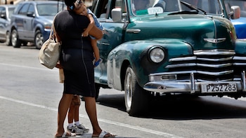 “Soy una niña aprendiendo a ser mamá”: Historias de madres jóvenes revelan el desafío del embarazo adolescente en Cuba