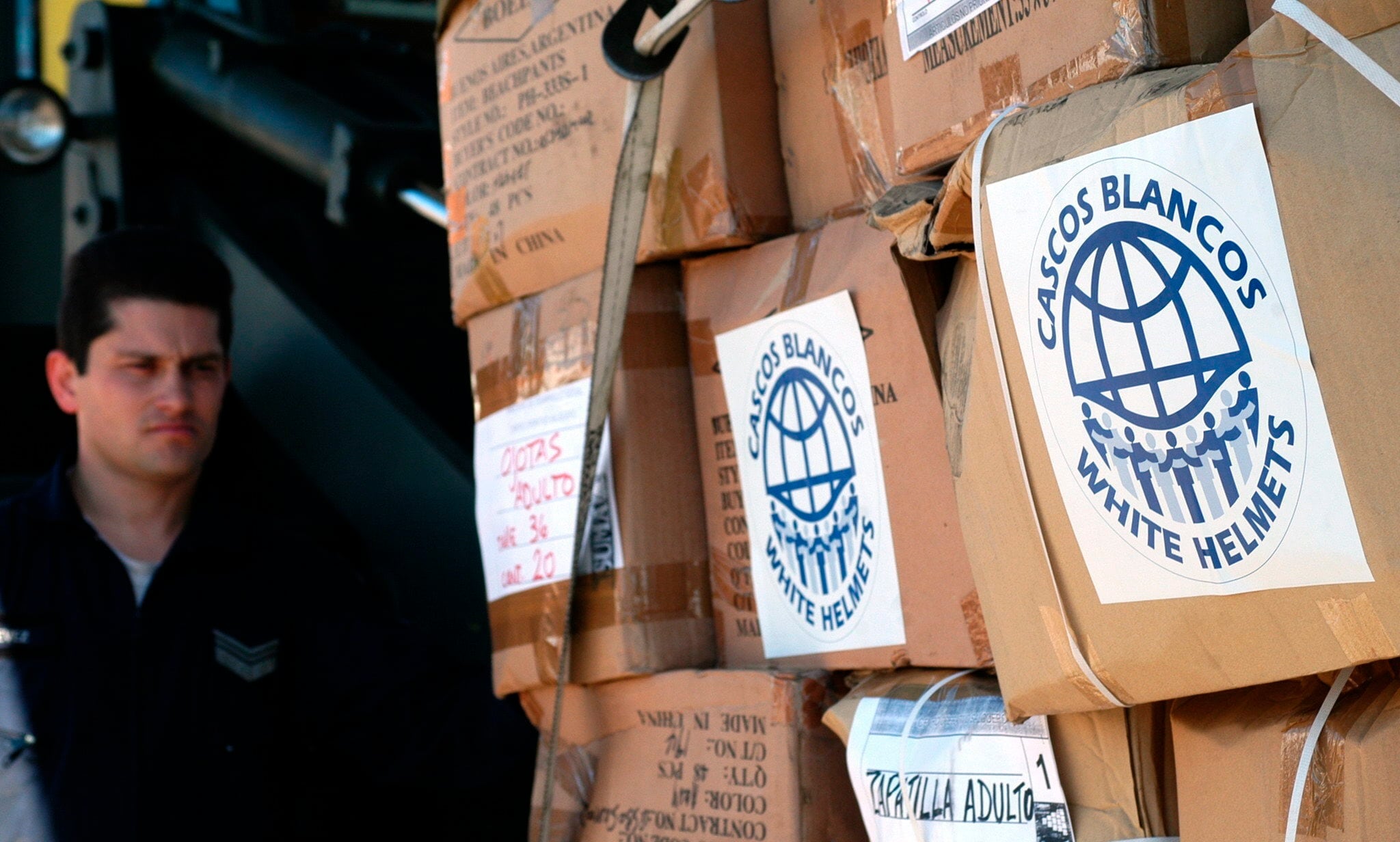 Foto de archivo. Una misión de Cascos Bancos en Cuba (EFE)