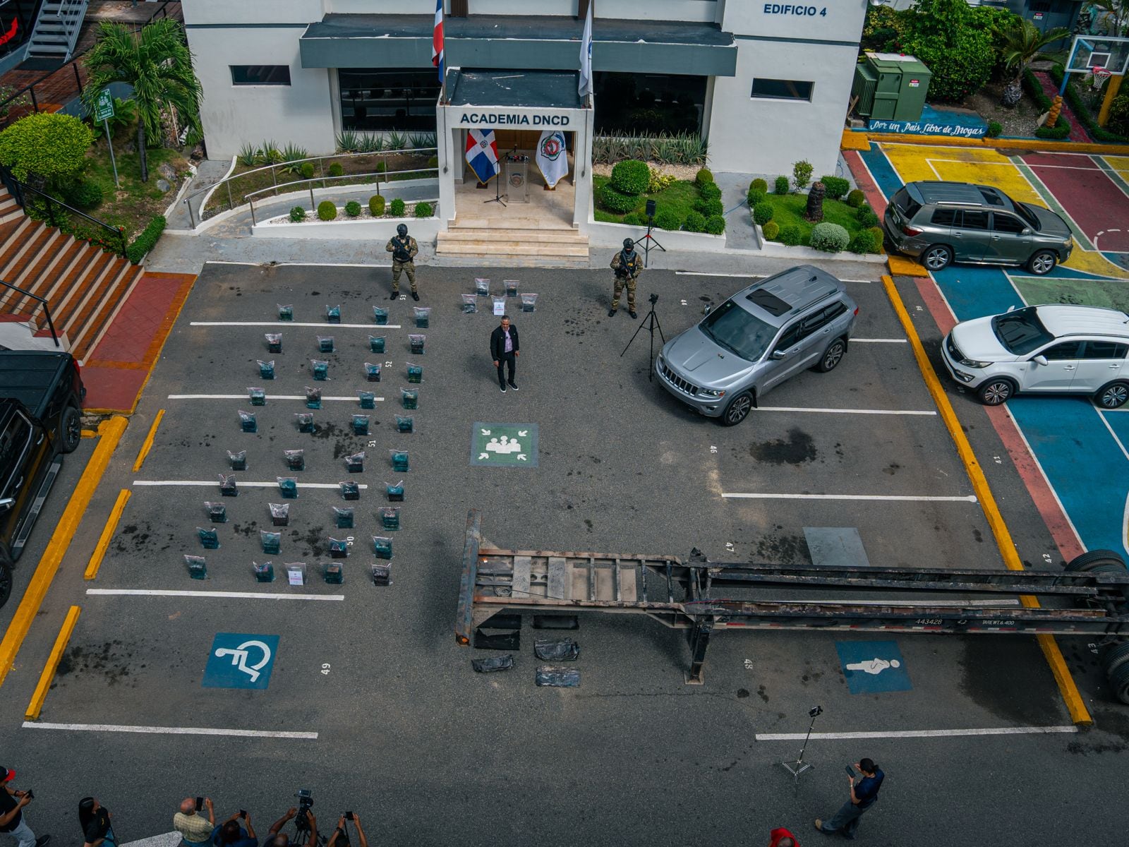 La Dirección Nacional de Control de Drogas decomisó 228 paquetes de presunta cocaína en República Dominicana. (Foto cortesía Dirección Nacional de Control de Drogas)
