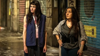 Ana Rujas y Candela Peña, solas por Barcelona, aunque las busquen en 'La desconocida' (Netflix)