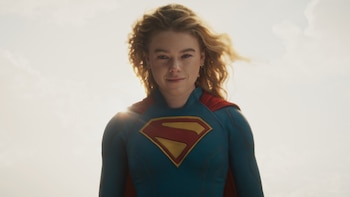Supergirl llega a los cines con un cambio clave: ahora Kara Zor-El sale a buscar a Krypto