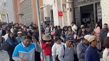 Reniec en Arequipa colapsa por alta demanda y surgen denuncias de cobros indebidos. (Foto: Captura video/@Buenos Días Perú)