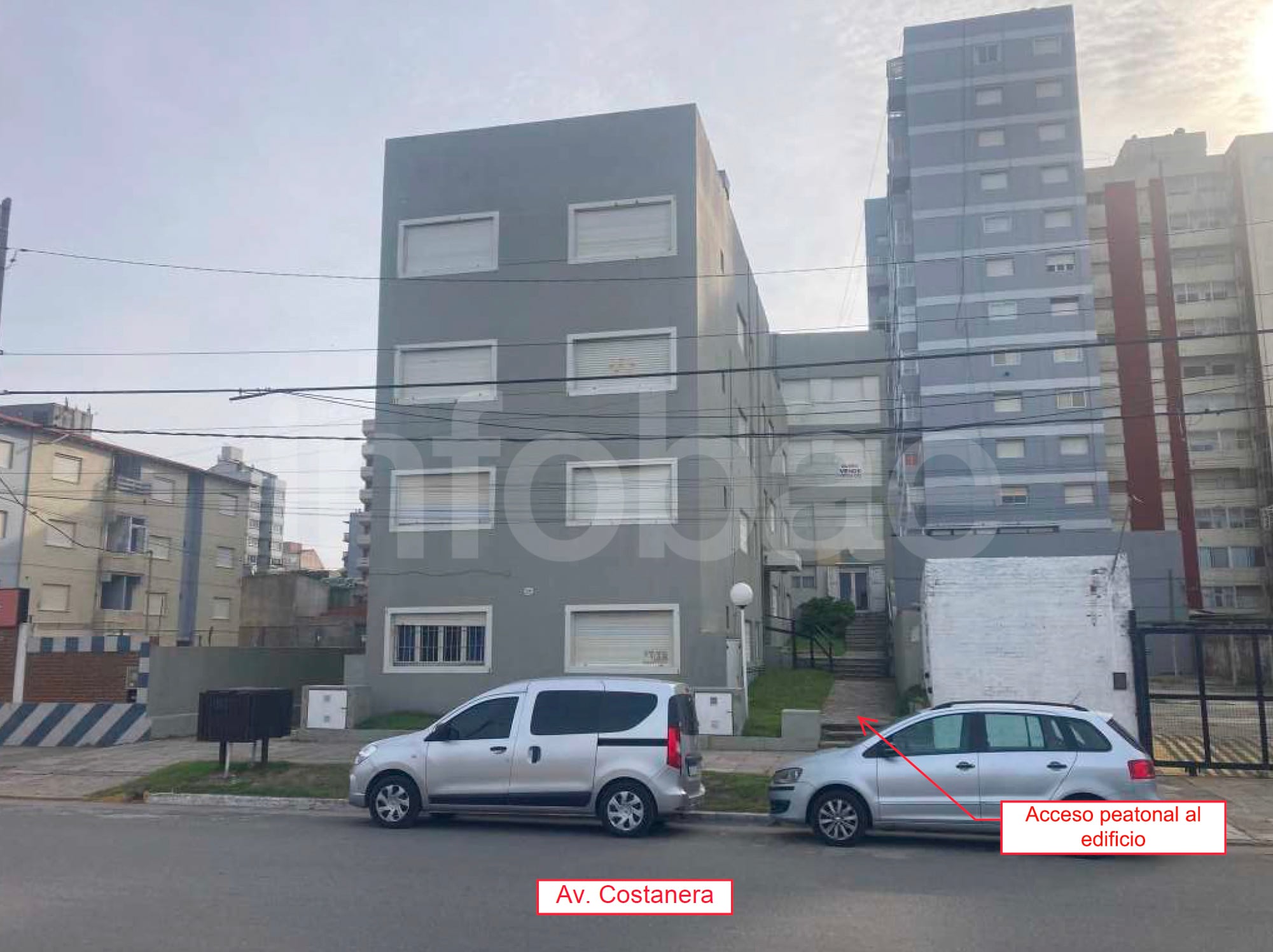 El conflicto comenzó en 2021, cuando la propietaria empezó a usar silla de ruedas y solo podía llegar a su departamento por una escalera. Imagen del informe pericial (Poder Judicial)