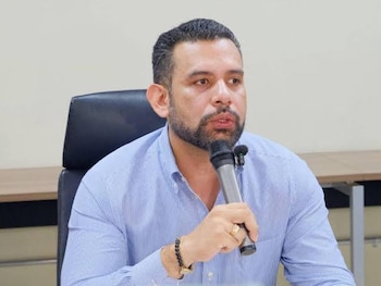Eduardo Midence acusó al Colegio Médico de afectar directamente el acceso de los pacientes a los servicios sanitarios. (FOTO: La Prensa)