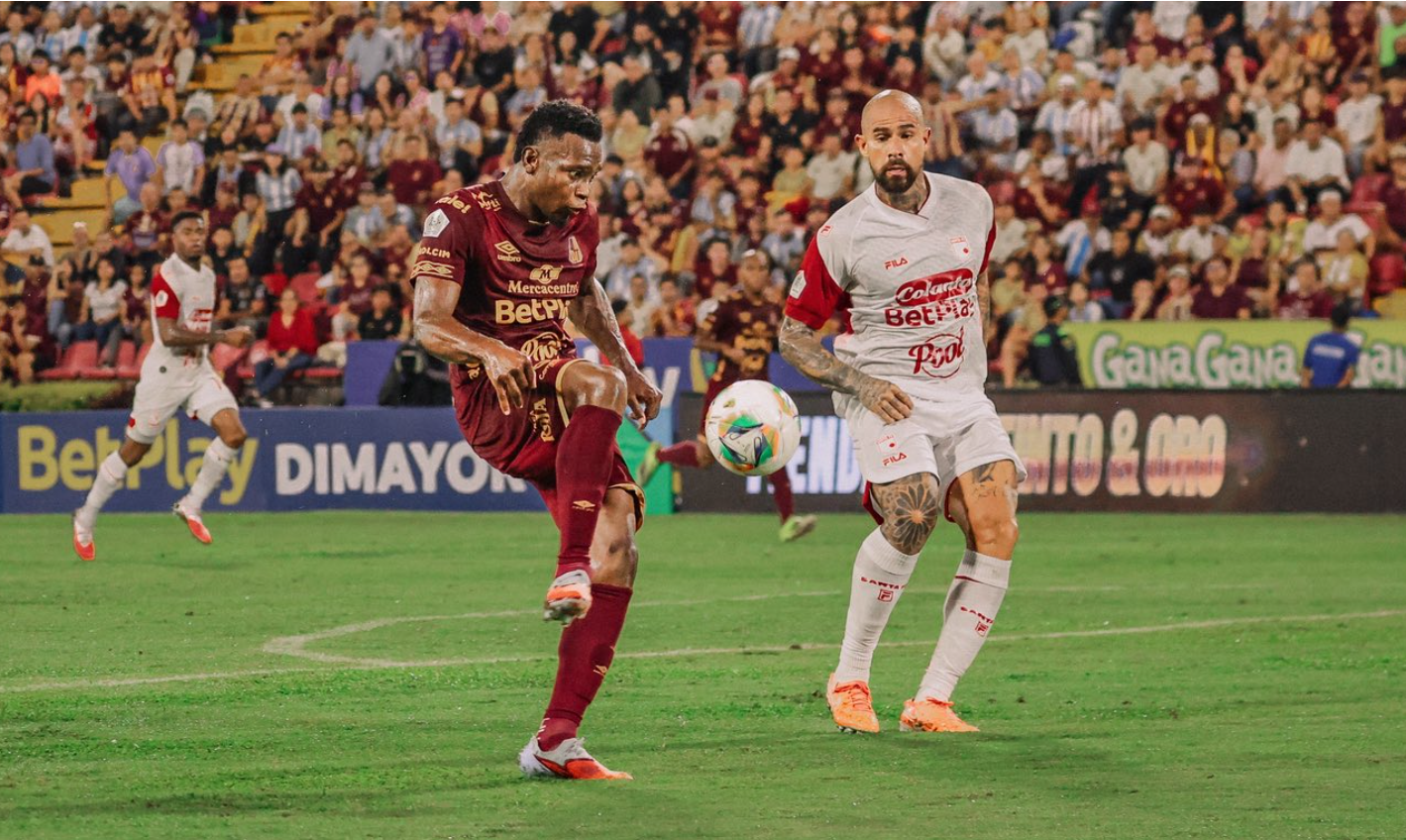 Tolima y Santa Fe se enfrentaron en el estadio Manuel Murillo Toro, en duelo aplazado de la fecha 10 de la Liga BetPlay - crédito Deportes Tolima