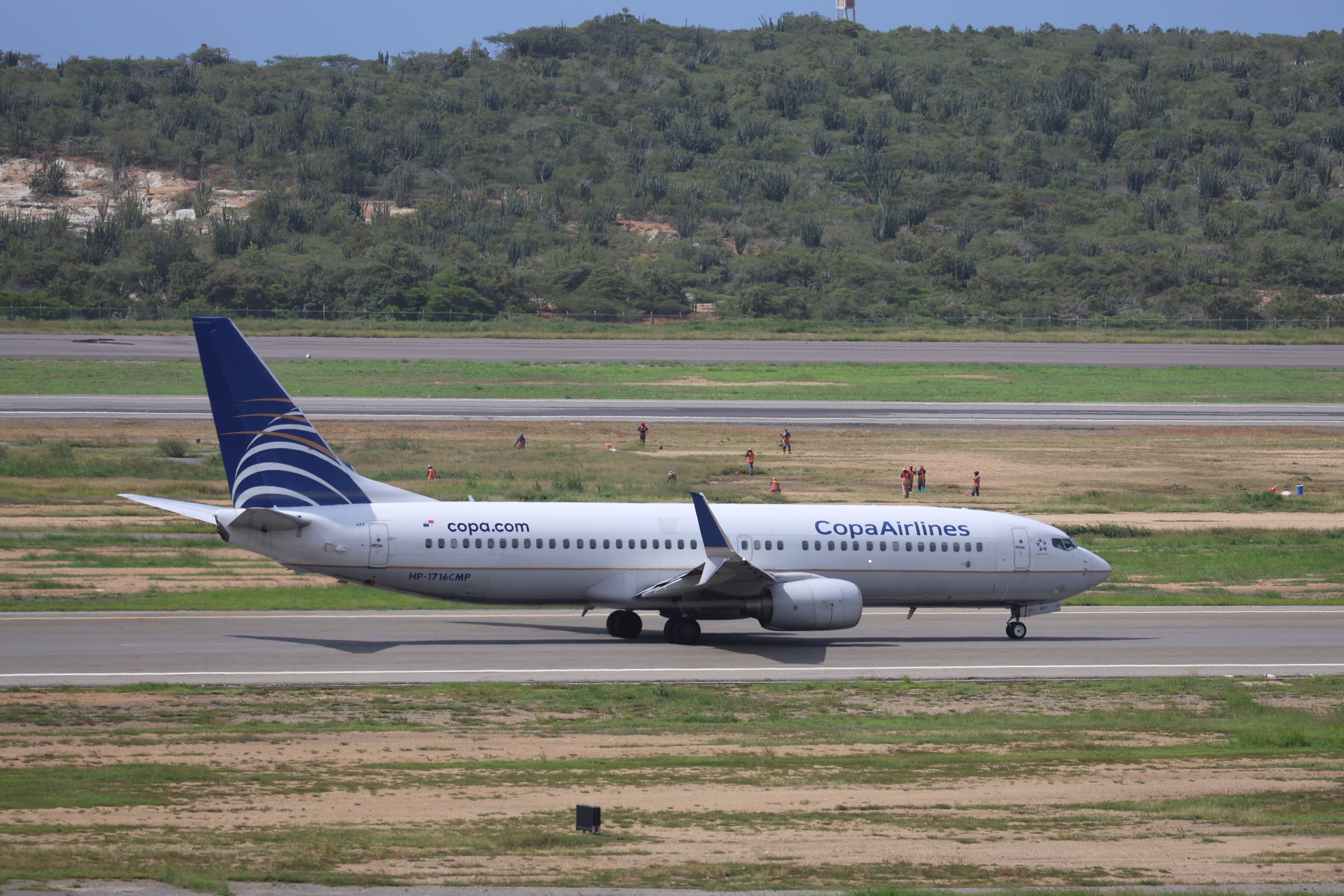 Fotografía que muestra el despegue de un avión Copa Airlines en el aeropuerto el Simón Bolívar de Maiquetía durante su reactivación en La Guaira (Venezuela) (EFE/Miguel Gutiérrez)