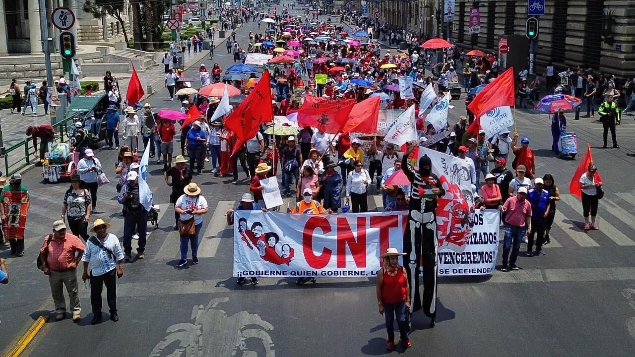 La CNTE mantiene movilizaciones en la Ciudad de México en demanda de diversas exigencias laborales.