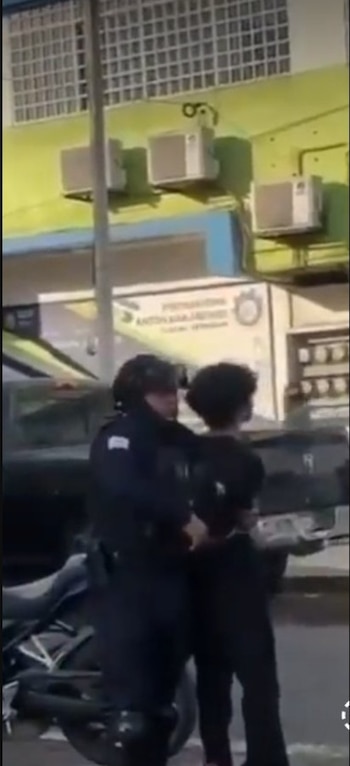 Osmar 'N' fue detenido tras asesinar a dos profesoras en una prepa de Lázaro Cárdenas, Michoacán.
Crédito: Captura de Pantalla