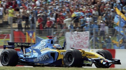 Así fue el primer GP de España que ganó Alonso en 2006: 130.000 personas, comparado con los más grandes, ‘el mono’ celebrando...