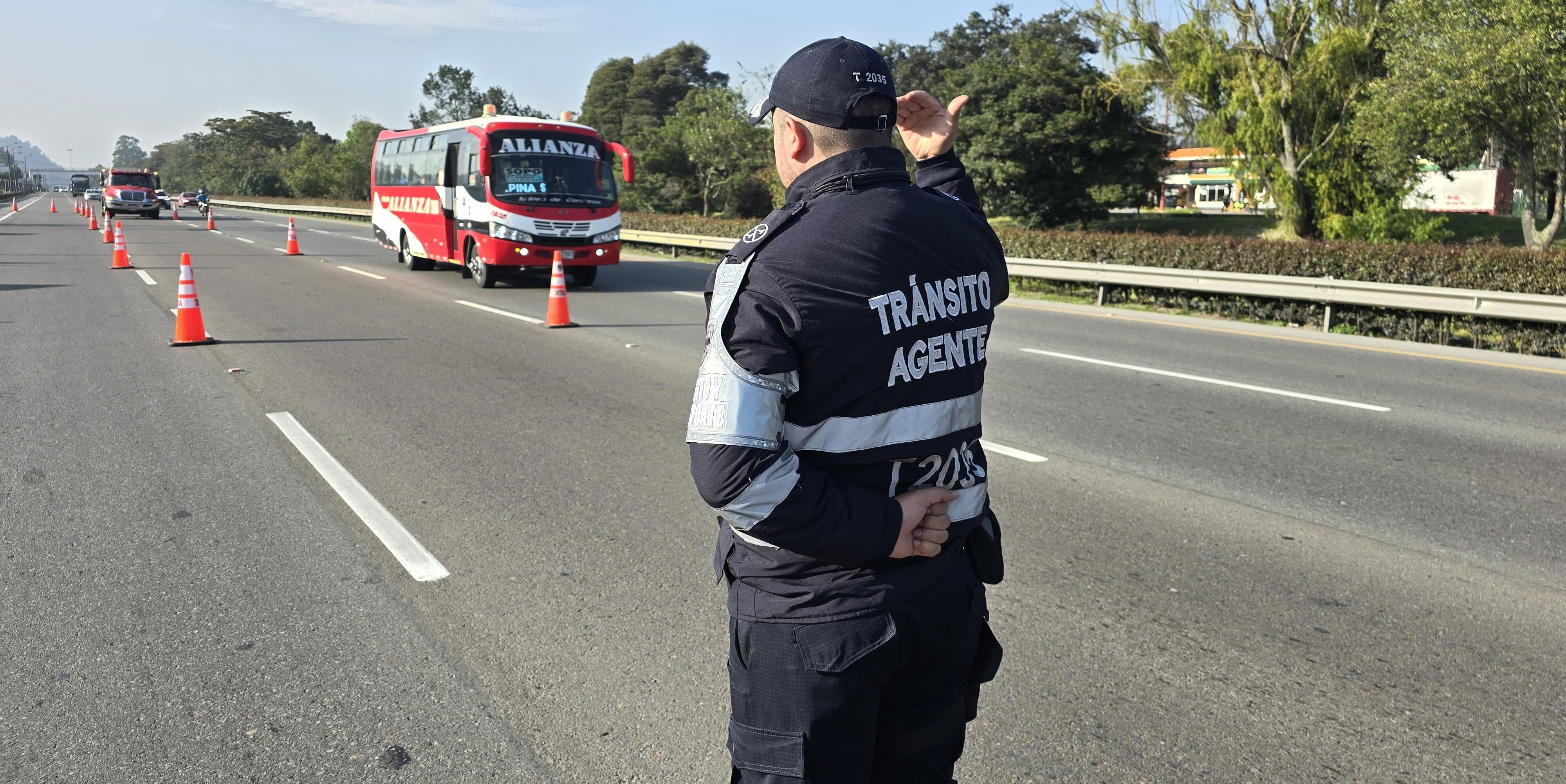 El operativo de movilidad cuenta con coordinación entre agentes de tránsito, Policía de Tránsito, concesionarios viales y organismos de socorro para garantizar la seguridad vial - crédito Gobernación de Cundinamarca