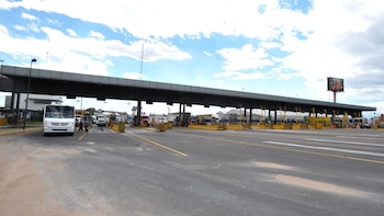 Cierran carretera que conecta a la capital este lunes 19 de abril por fuerte incendio