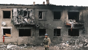 Un oficial de policía ucraniano