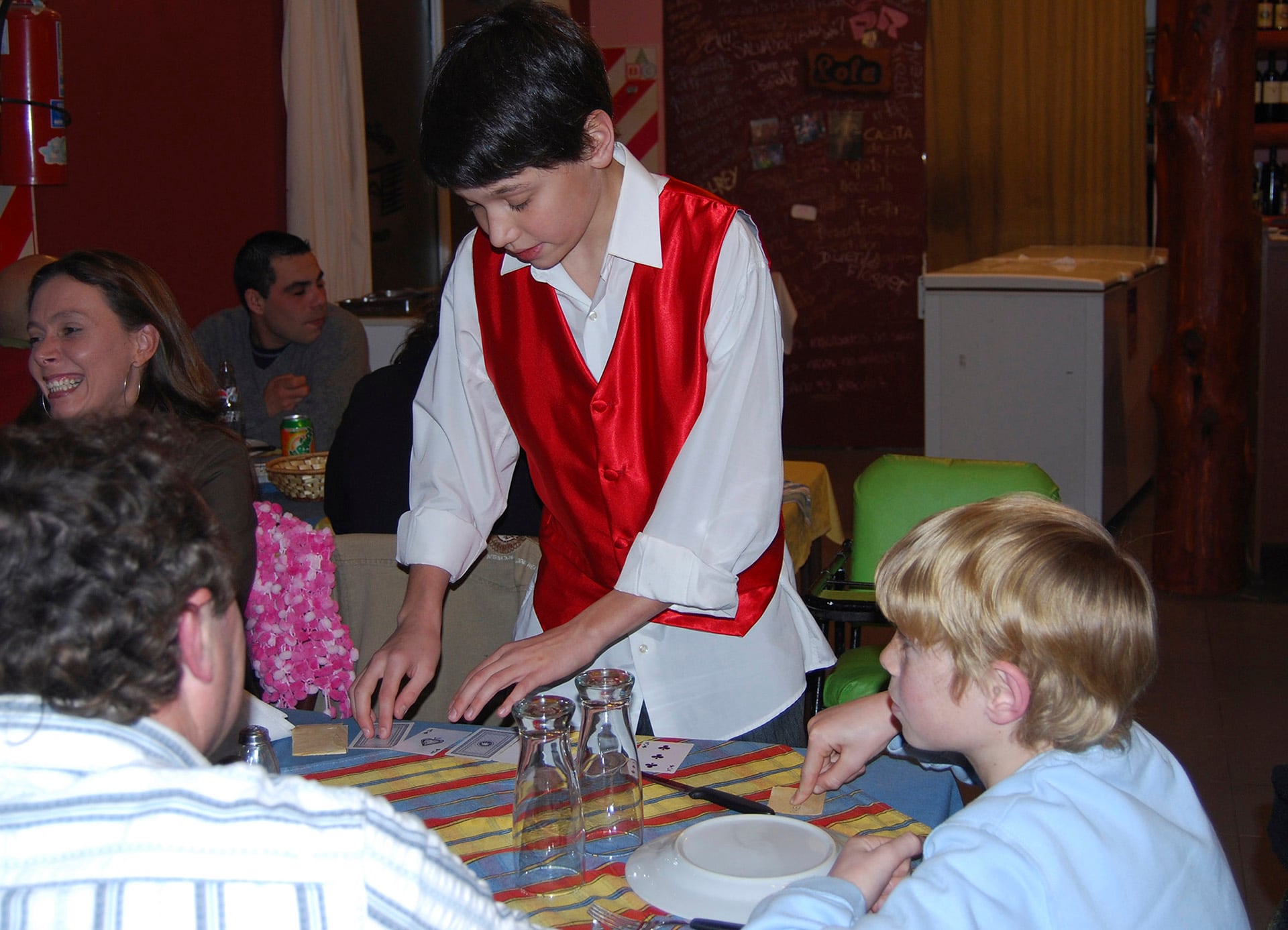 Agustín Canolik ensaya los primeros trucos con cartas