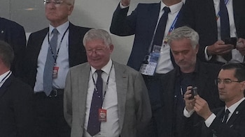 Mourinho revela que firmó un contrato para suceder a Alex Ferguson en el Manchester United