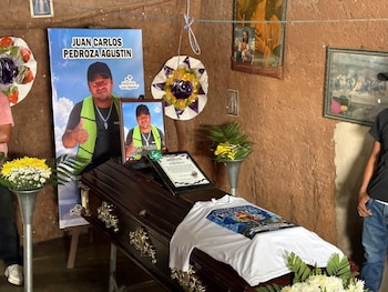 Vecinos del municipio de Huité exigieron justicia durante el velatorio de las víctimas del enfrentamiento armado en Zacapa.