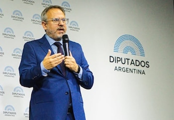 Valenzuela quedaría al frente de