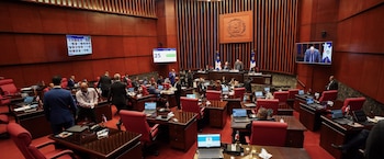El Ministerio de Hacienda y Economía de República Dominicana celebró la aprobación en el Congreso del proyecto de ley que busca impulsar el crecimiento económico y proteger a los sectores más afectados por la crisis internacional, y que ahora será evaluado por el Poder Ejecutivo. (Cortesía: Senado de la República Dominicana)